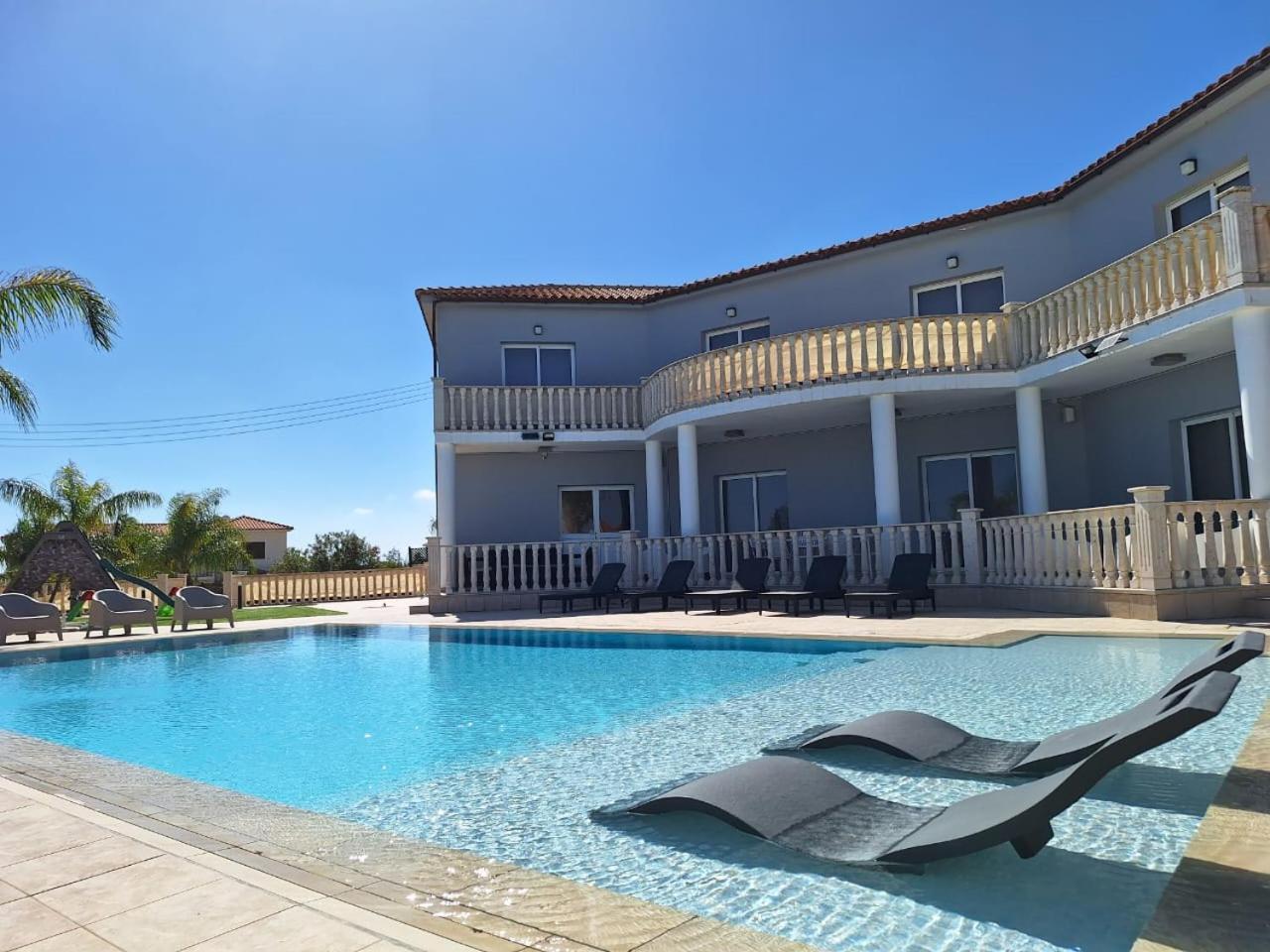 Grand Villa Lynn Seaview 圣纳帕 外观 照片